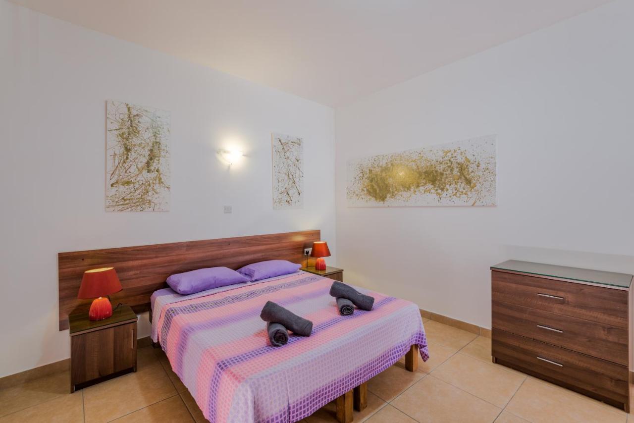 דירות סיינט פול ביי Blue Harbour Seafront Penthouse With Large Terrace With Panoramic Sea Views - By Getawaysmalta מראה חיצוני תמונה
