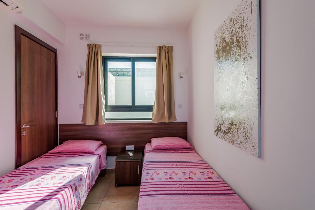 דירות סיינט פול ביי Blue Harbour Seafront Penthouse With Large Terrace With Panoramic Sea Views - By Getawaysmalta מראה חיצוני תמונה
