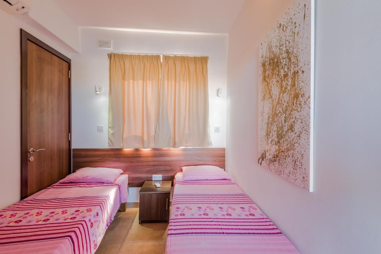 דירות סיינט פול ביי Blue Harbour Seafront Penthouse With Large Terrace With Panoramic Sea Views - By Getawaysmalta מראה חיצוני תמונה